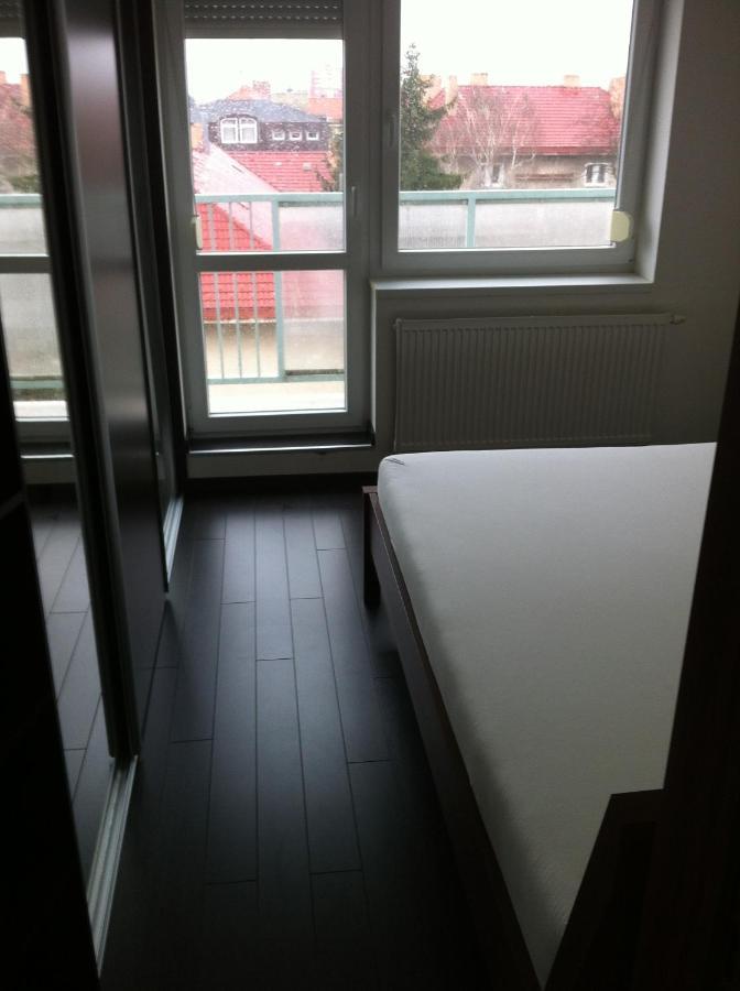 Spacious Apartment In Town Centre Nove Zamky Exterior photo
