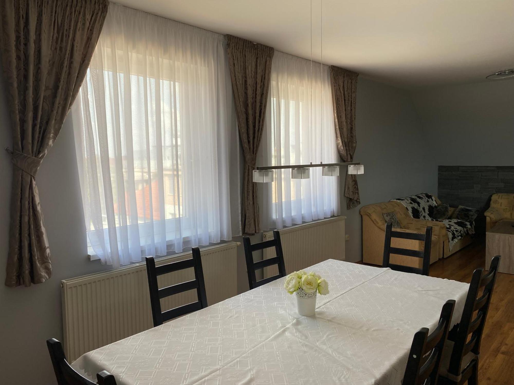 Spacious Apartment In Town Centre Nove Zamky Exterior photo